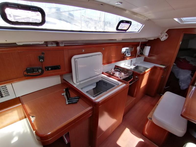 Voilier Beneteau Oceanis 40 2011 exterieur 16