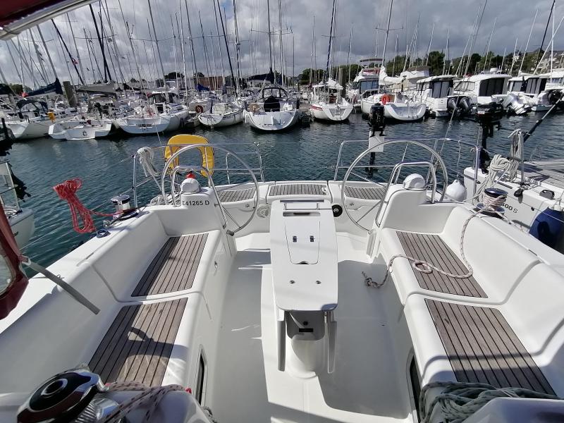 Voilier Beneteau Oceanis 40 2011 exterieur 6