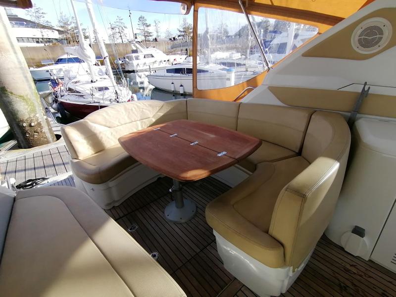 Bateau moteur Beneteau Monte Carlo 32 Hard Top 2011 exterieur 9